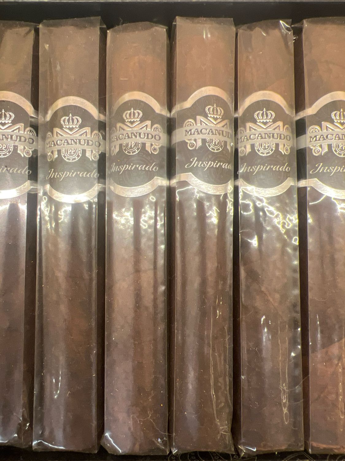 GC  - Macanudo Inspirado Black Toro