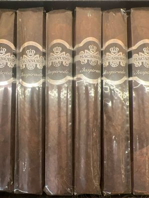 GC  - Macanudo Inspirado Black Toro