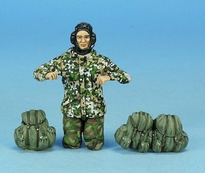 KMT35035F Finnish tank crew N° 2 with stowages