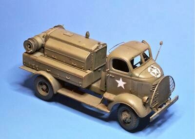 UM216 TRUCK 2 1/2 4X4 AFKX 352 LEROI 1/35