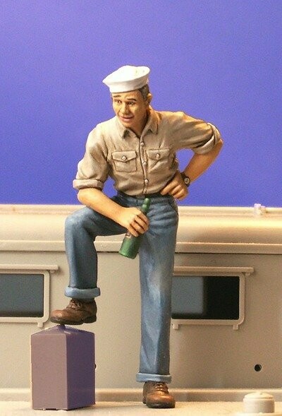 UM051 US NAVY SAILOR AT REST N°3