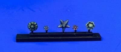 UM184 Metalic flower for Victorian &1900 style buildings x 8pcs