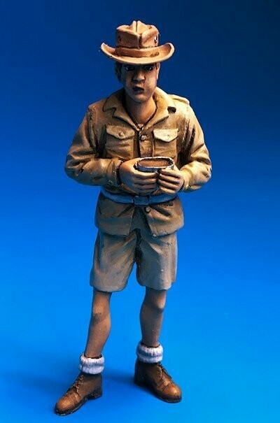 UM439 French Indochina soldier eating N°3