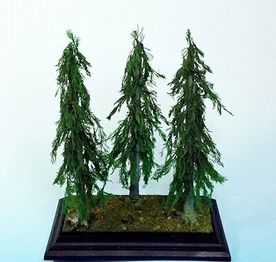 UM320 Pine trees medium 3 pieces 1/72 15 cm