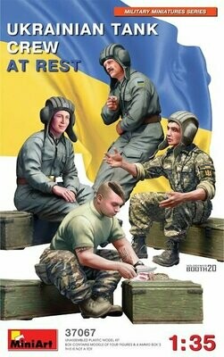 MINI37067 Ukrainian Tank Crew At Rest