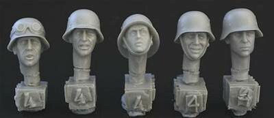 HORHGH04 5 heads, Ger. WW2 steel helmets
