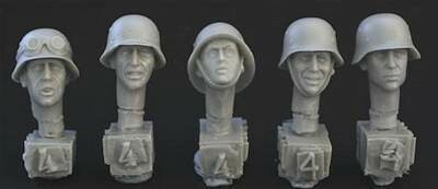 HORHGH04  5 heads, Ger. WW2 steel helmets
