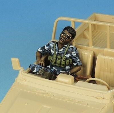 KMT35033F MILICIEN AFRICAIN 1-35