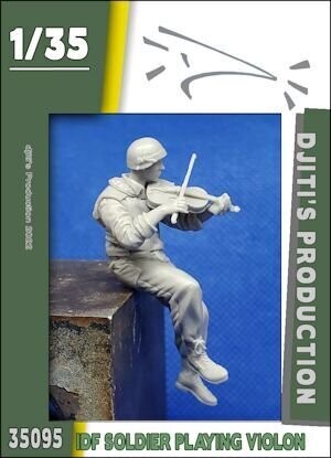 DJITI35095 IDF Soldier Playing Violin  1/35