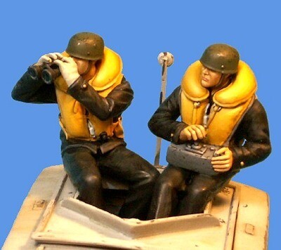 UM027 LINSE CREW WITH REMOTE CONTROL 2 FG  1/35