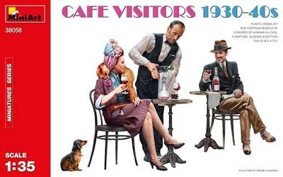 MINI38058 Cafe Visitors 1930-40s 1/35