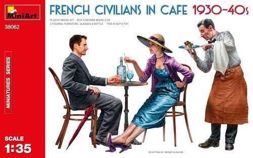 MINI38062  French Civilians in Cafe 1/35