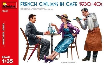 MINI38062 French Civilians in Cafe 1/35