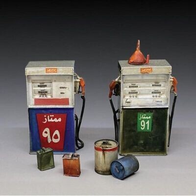 RM35924 Modern Gas pumps Mid Orient 1/35