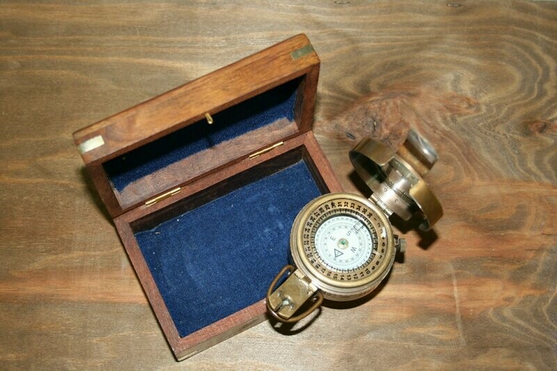 Brújula Ingeniero con caja de madera
