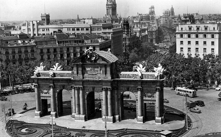 Lámina Puerta de Alcalá años 50