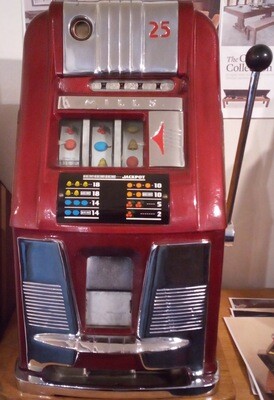 Antique collectible
Slot Machine