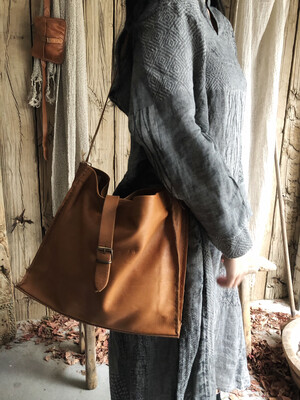 Ink Olives Isarella Bag In Tan Leather