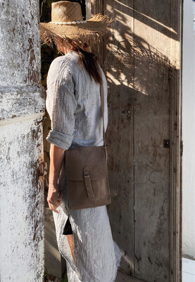 11 Vespino Leather Bag In Camel, By Ink Olives 