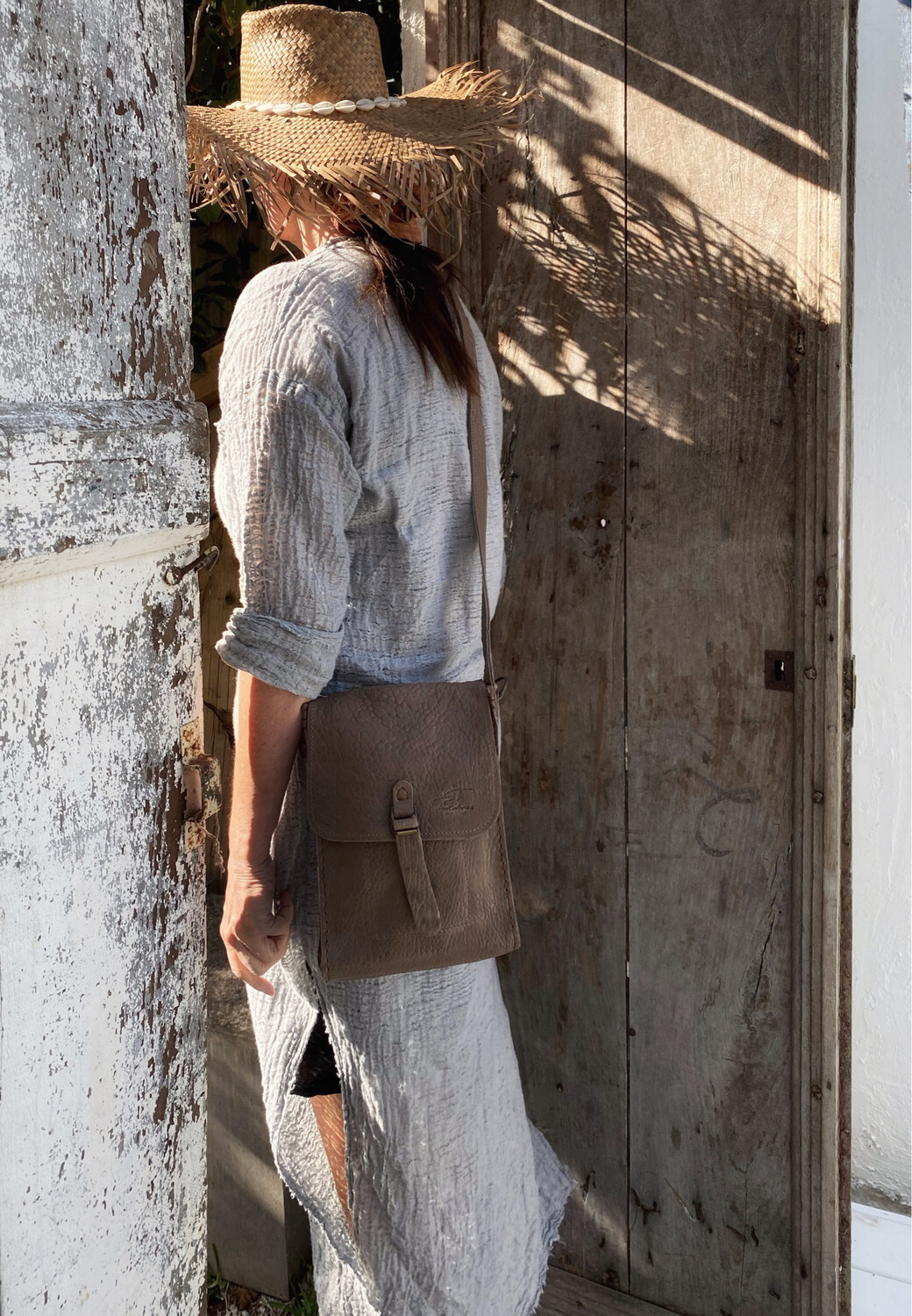 11 Vespino Leather Bag In Camel, By Ink Olives 