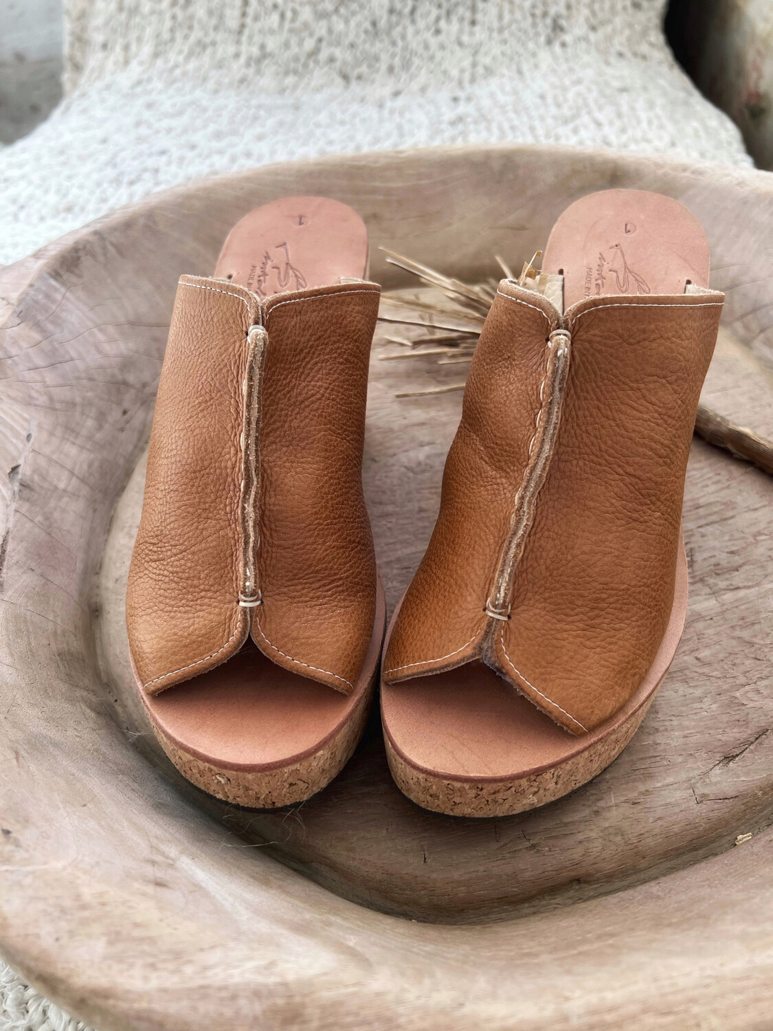 Ink Olives Zeppole Slides In Tan Leather