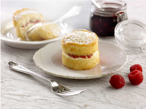 Mini Victoria Sponge Handmade x 18