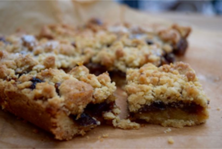 Mincemeat and Cranberry Crumble Slice 16ptn