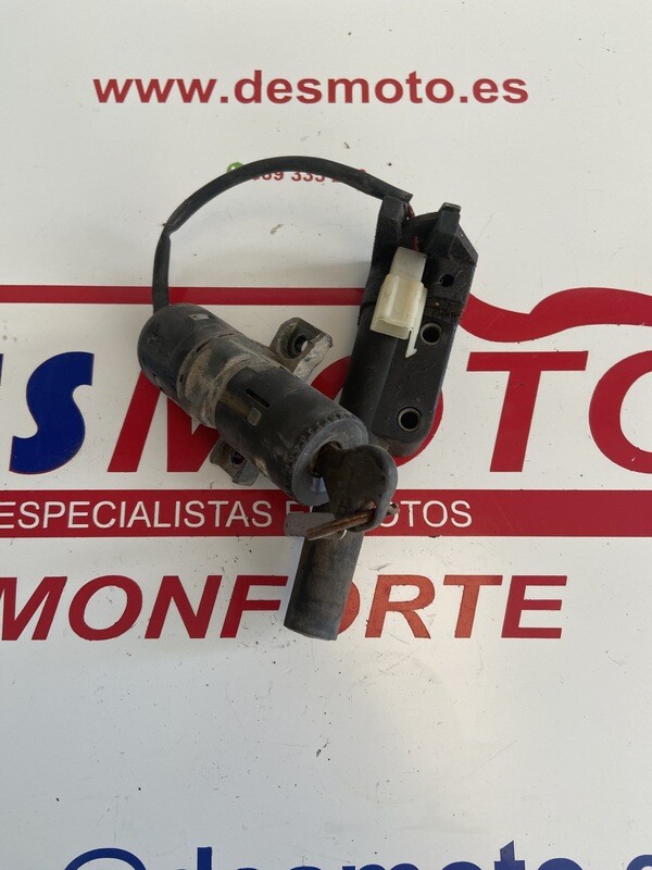Juego cerraduras con llave HONDA X8R-X 50