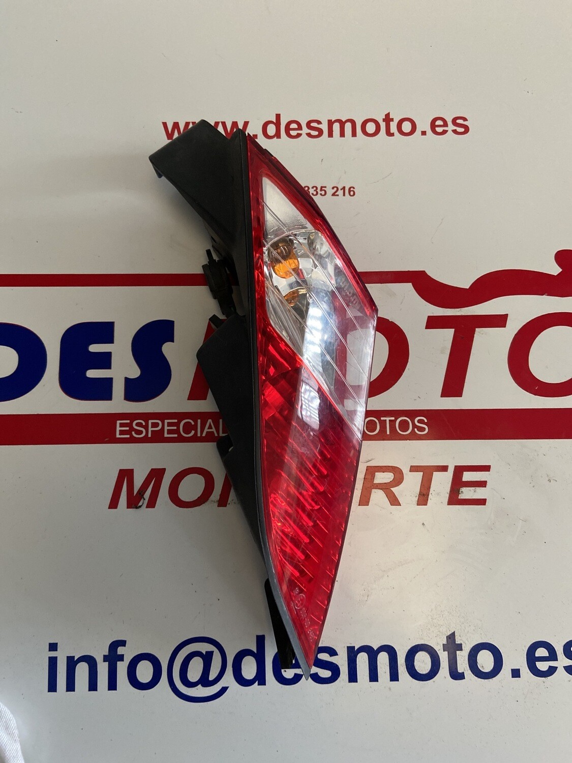 Piloto trasero izquierdo PEUGEOT SATELIS 125 2006