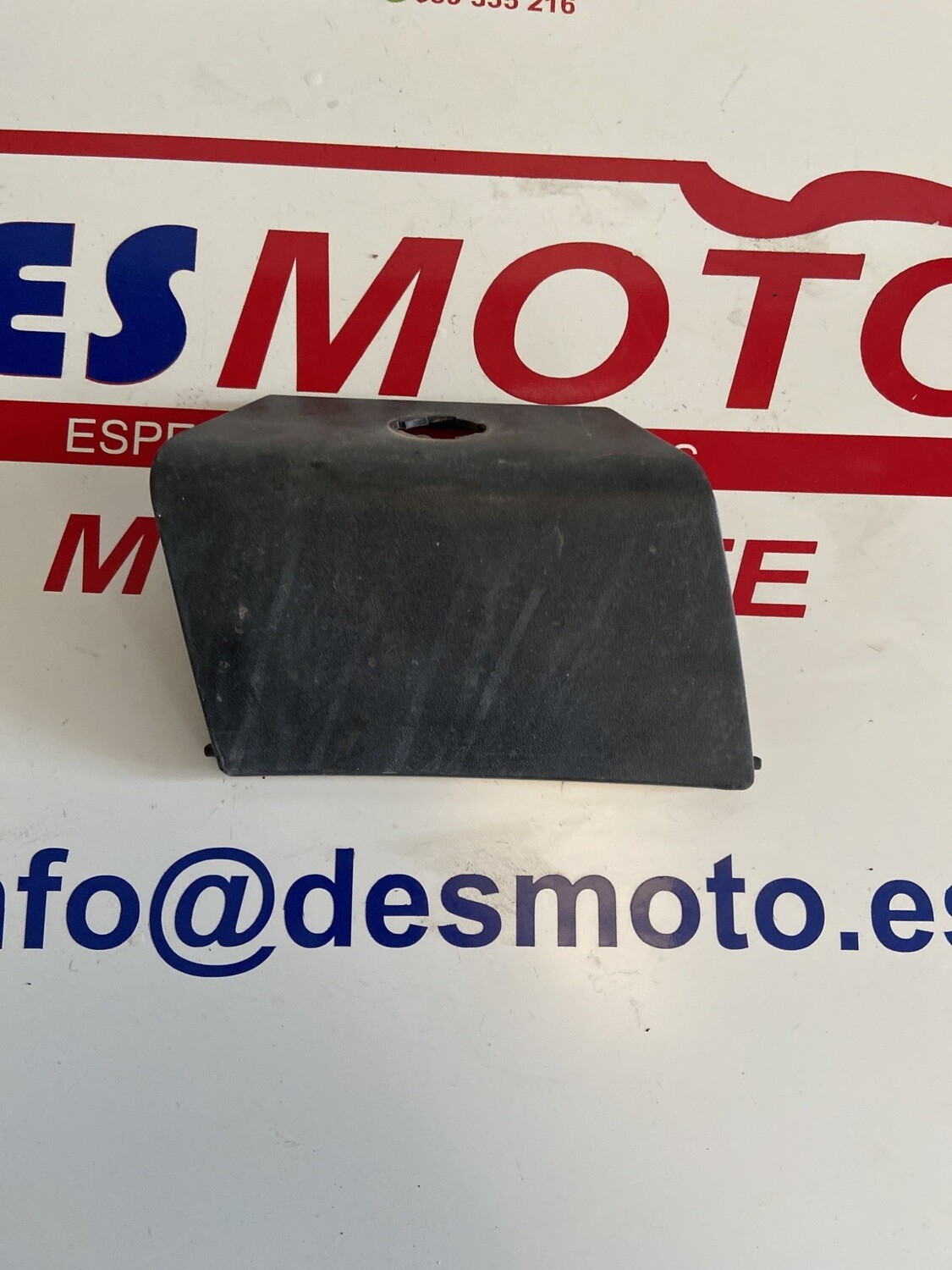 Tapa contraescudo izquierda PEUGEOT SATELIS 125 2006