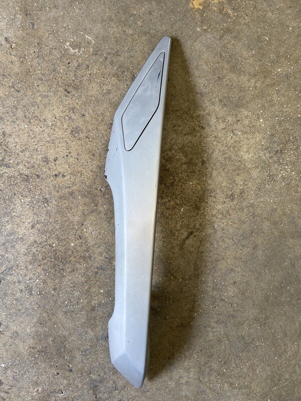 Asidero trasero derecho PEUGEOT SATELIS 125 2006