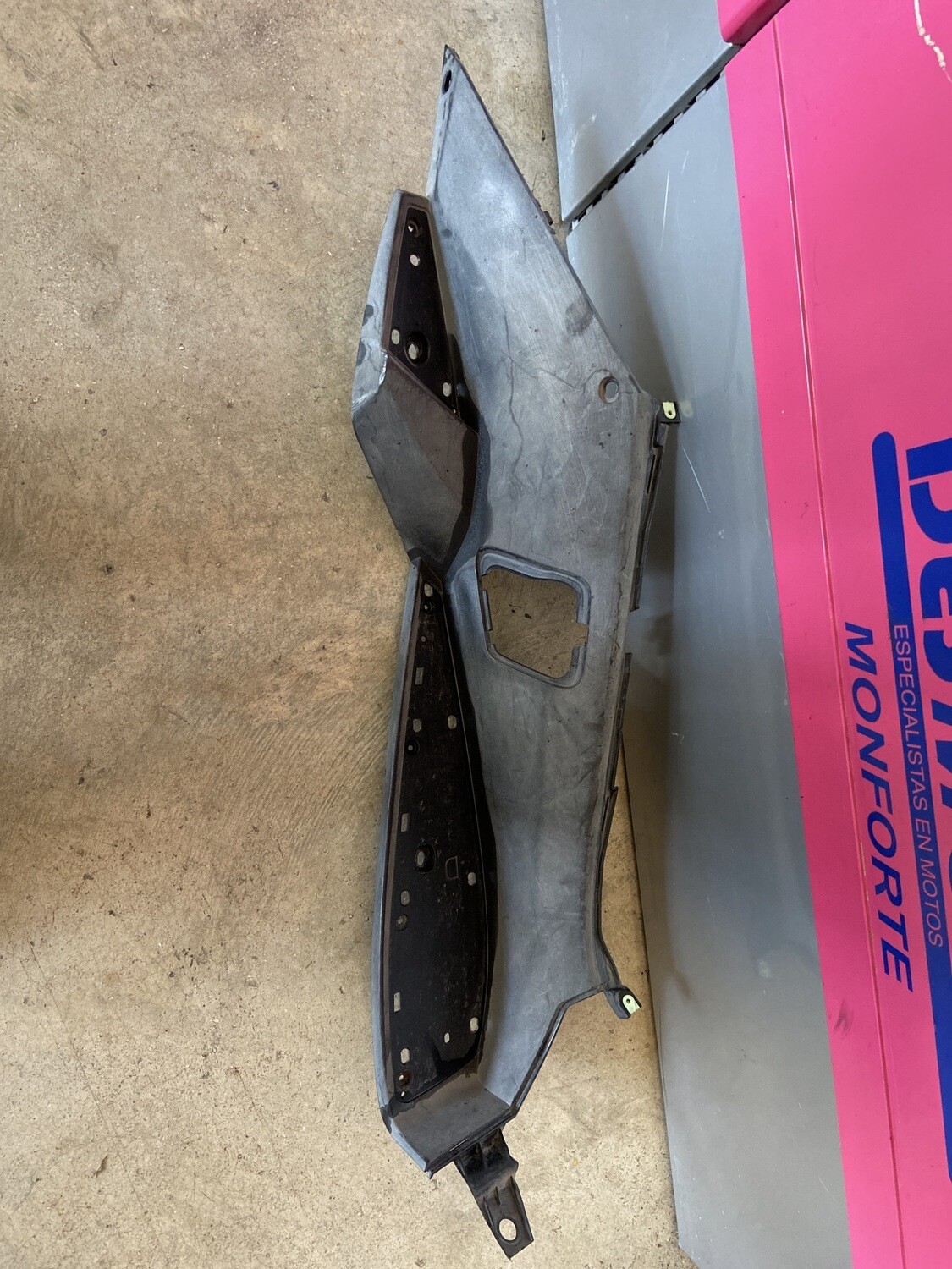Piso derecho PEUGEOT SATELIS 125 2006