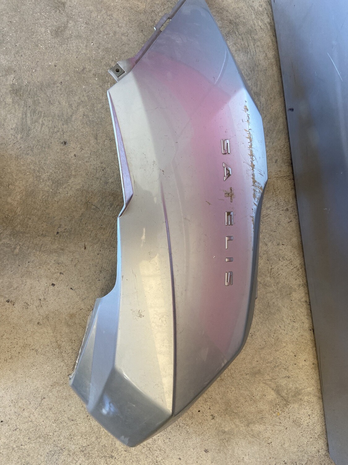 Lateral trasero izquierdo PEUGEOT SATELIS 125 2006