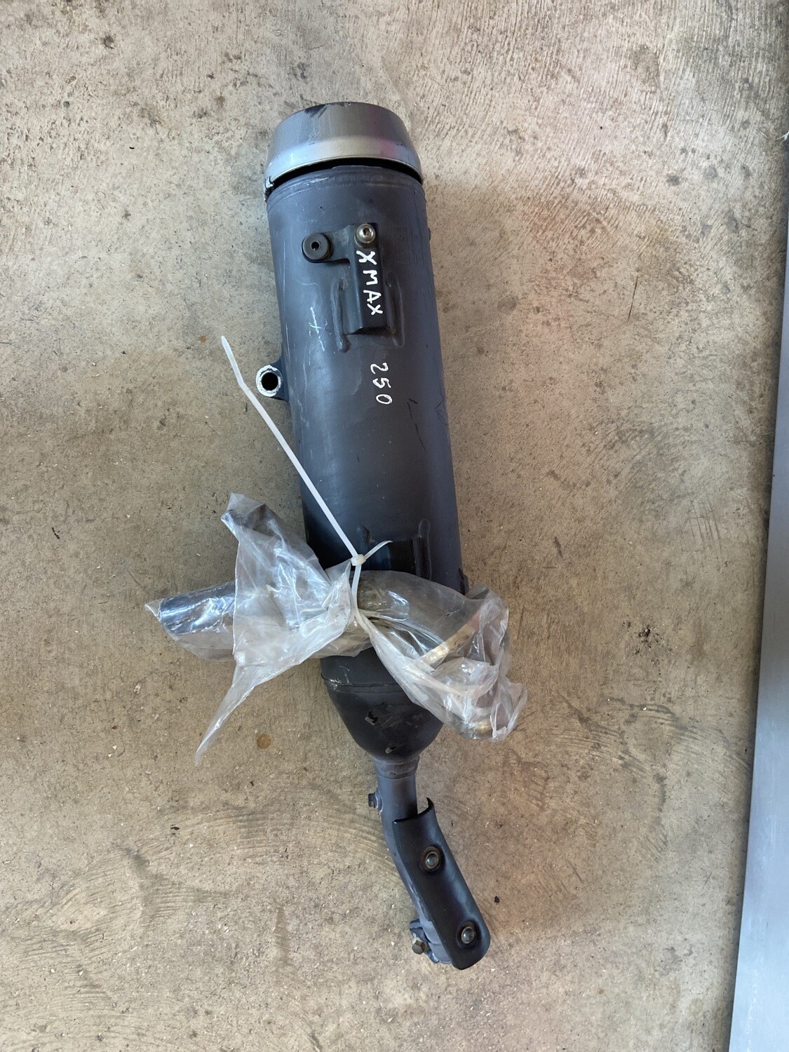 Tubo de escape sin embellecedor YAMAHA X MAX 250 2011