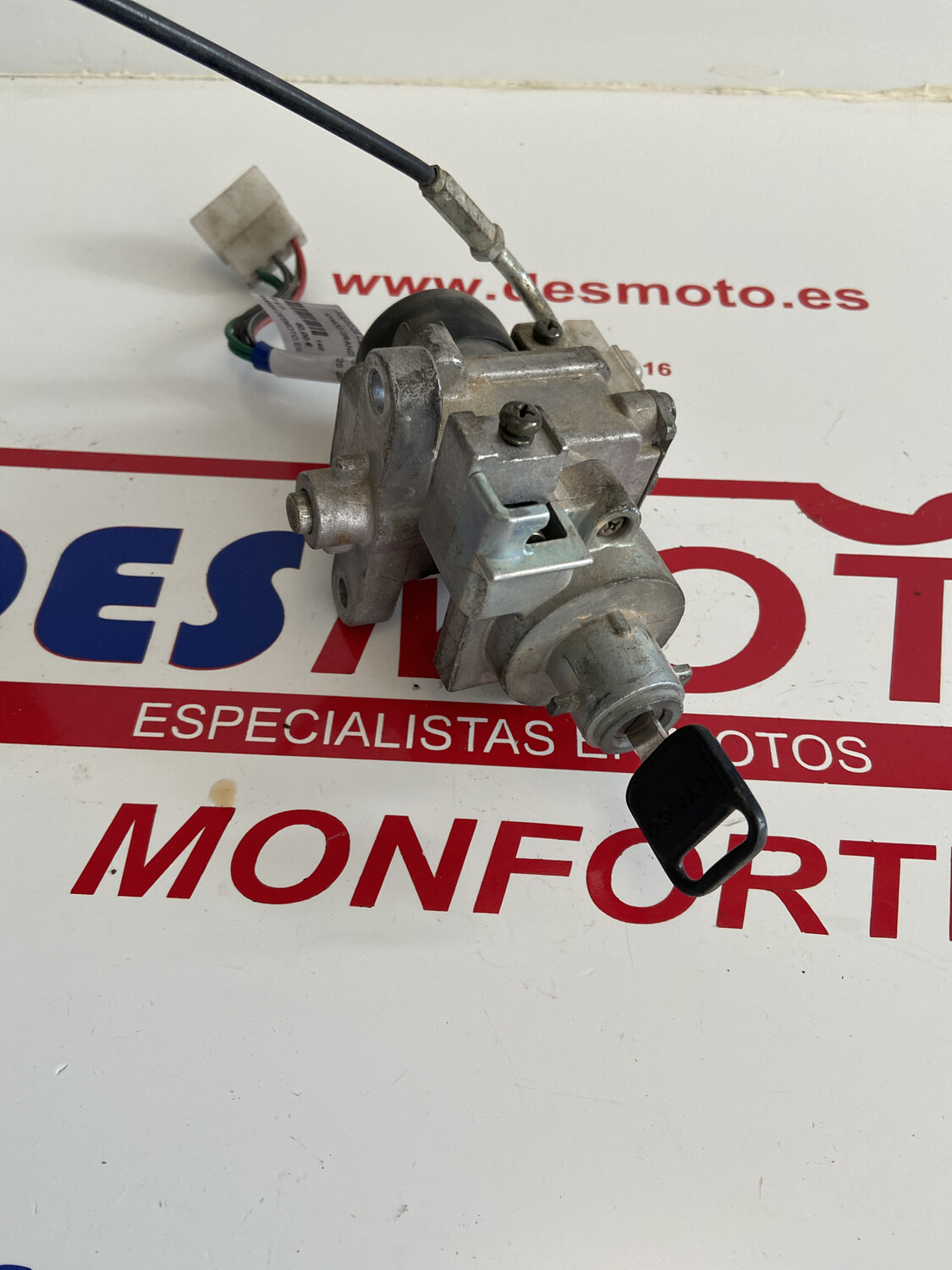 Contacto con una llave  KYMCO GRAND DINK 125 2004