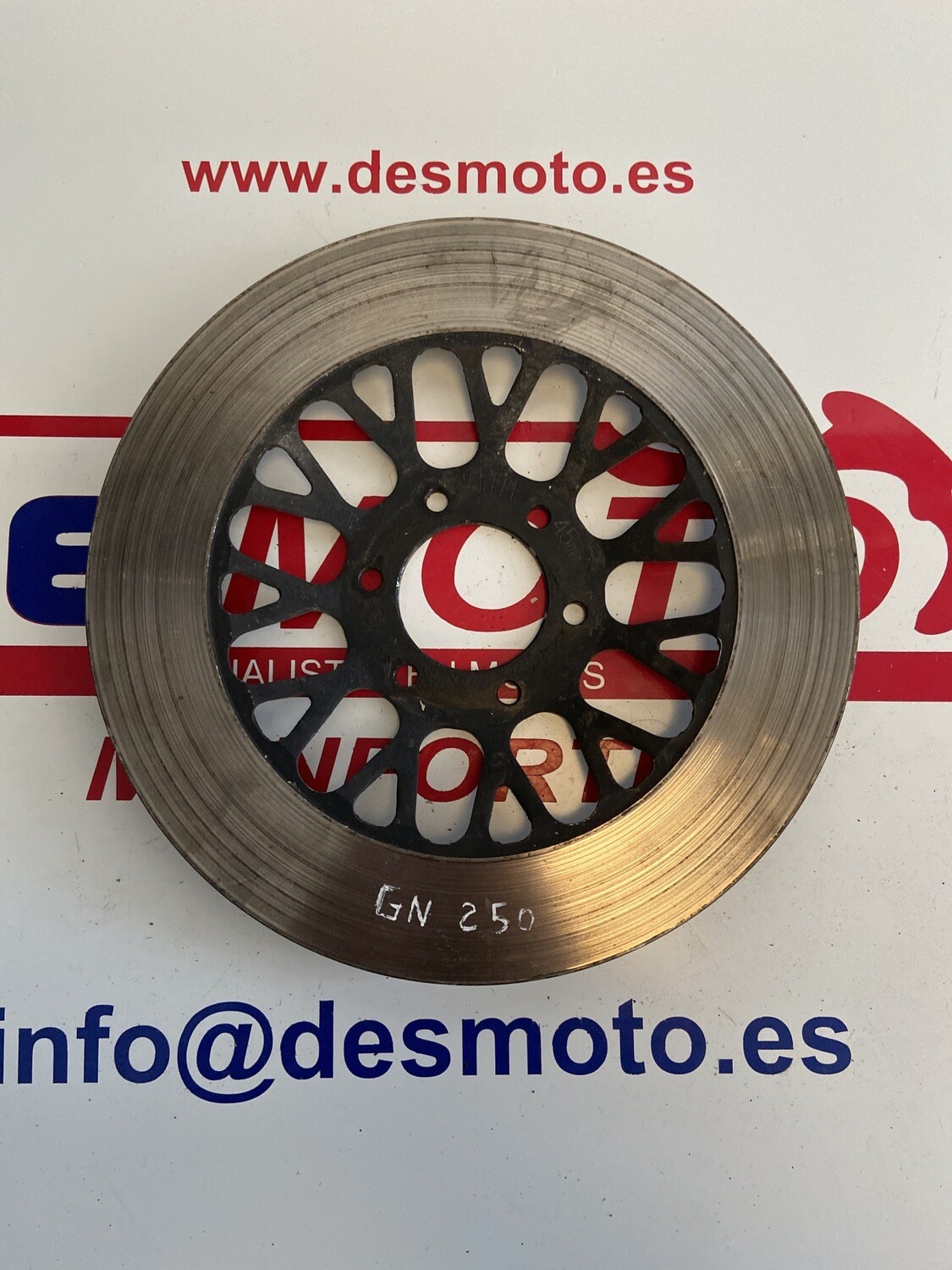 Disco de freno delantero SUZUKI GN/TU 250