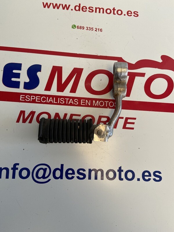 Estribera con posapie trasero derecho SUZUKI GN/TU 250