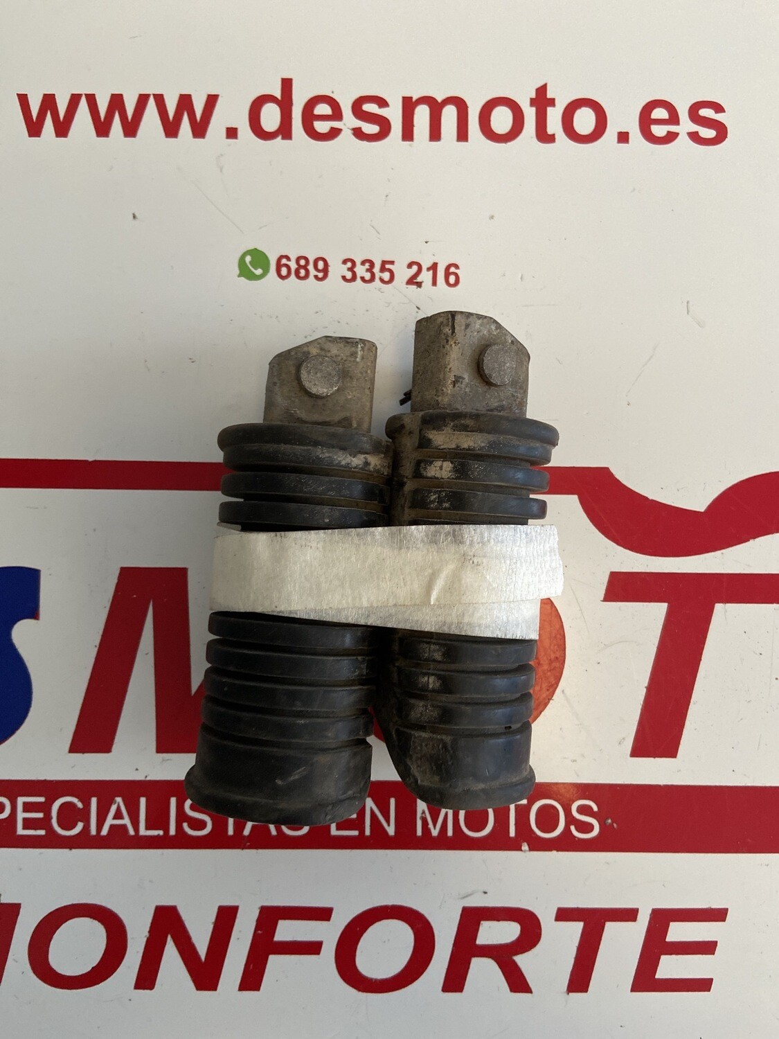 Juego posapies delanteros SUZUKI GN/TU 250