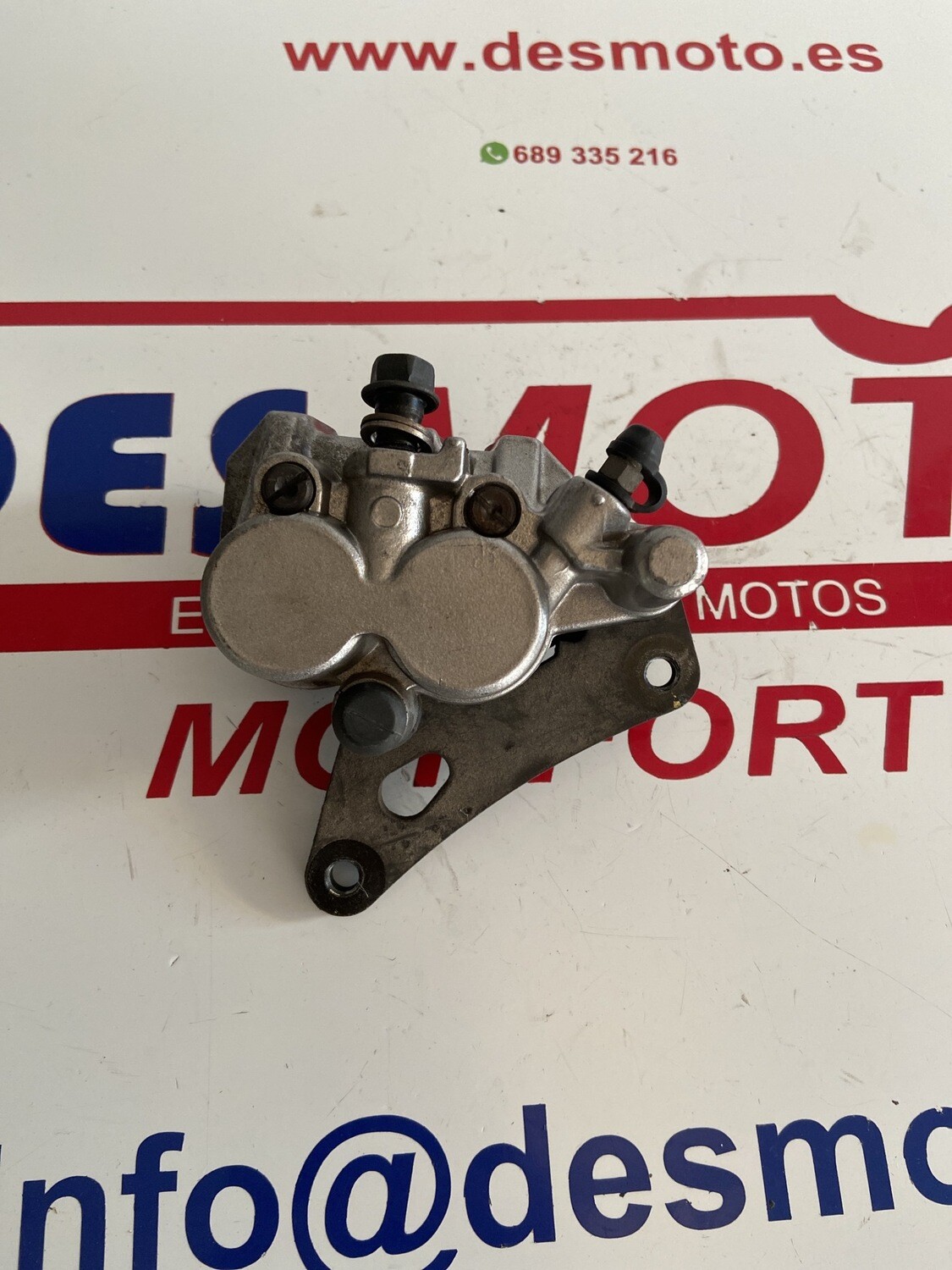 Pinza de freno delantera con soporte HONDA VARADERO 125 2004