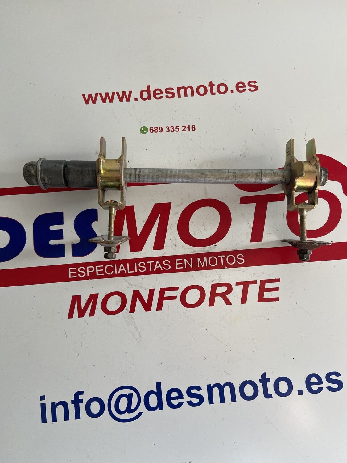 Eje trasero con tensores HONDA VARADERO 125 2004