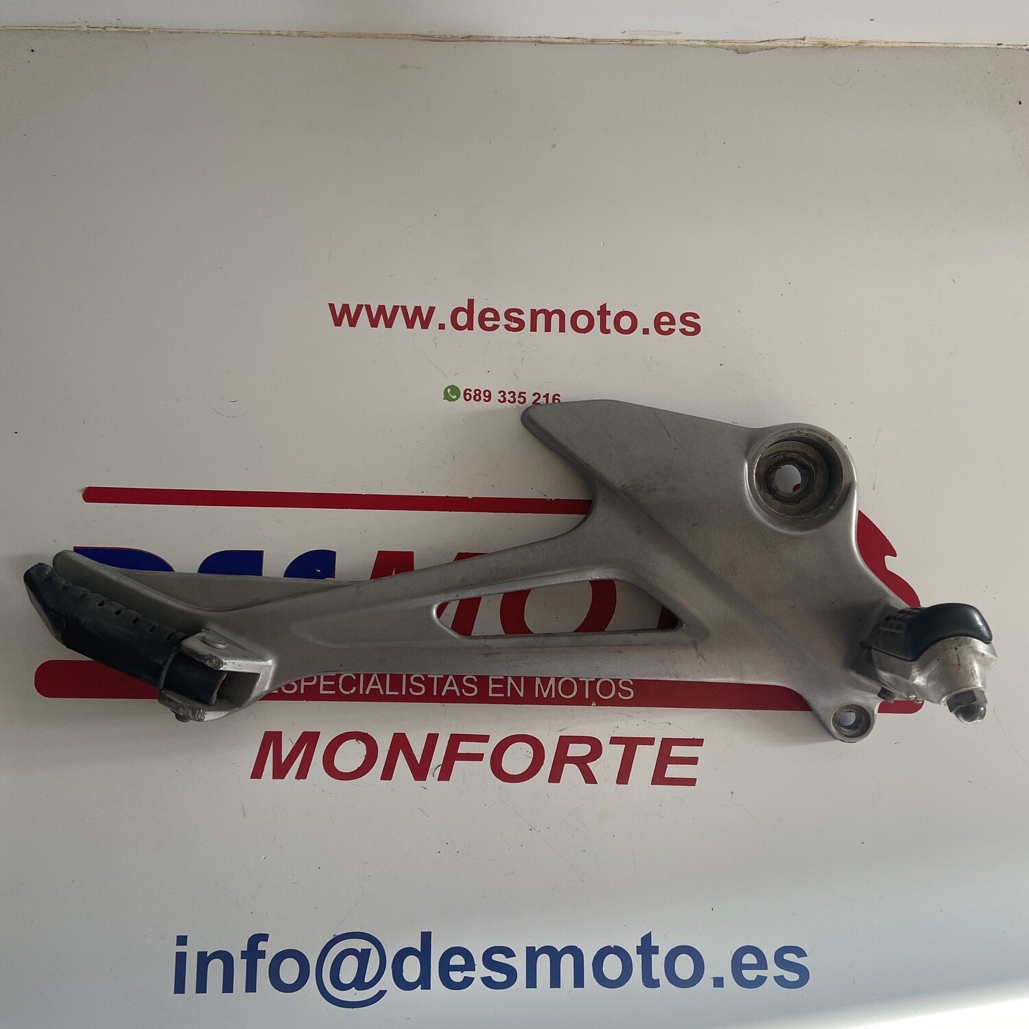 Estribera derecha con posapies HONDA VARADERO 125 2004