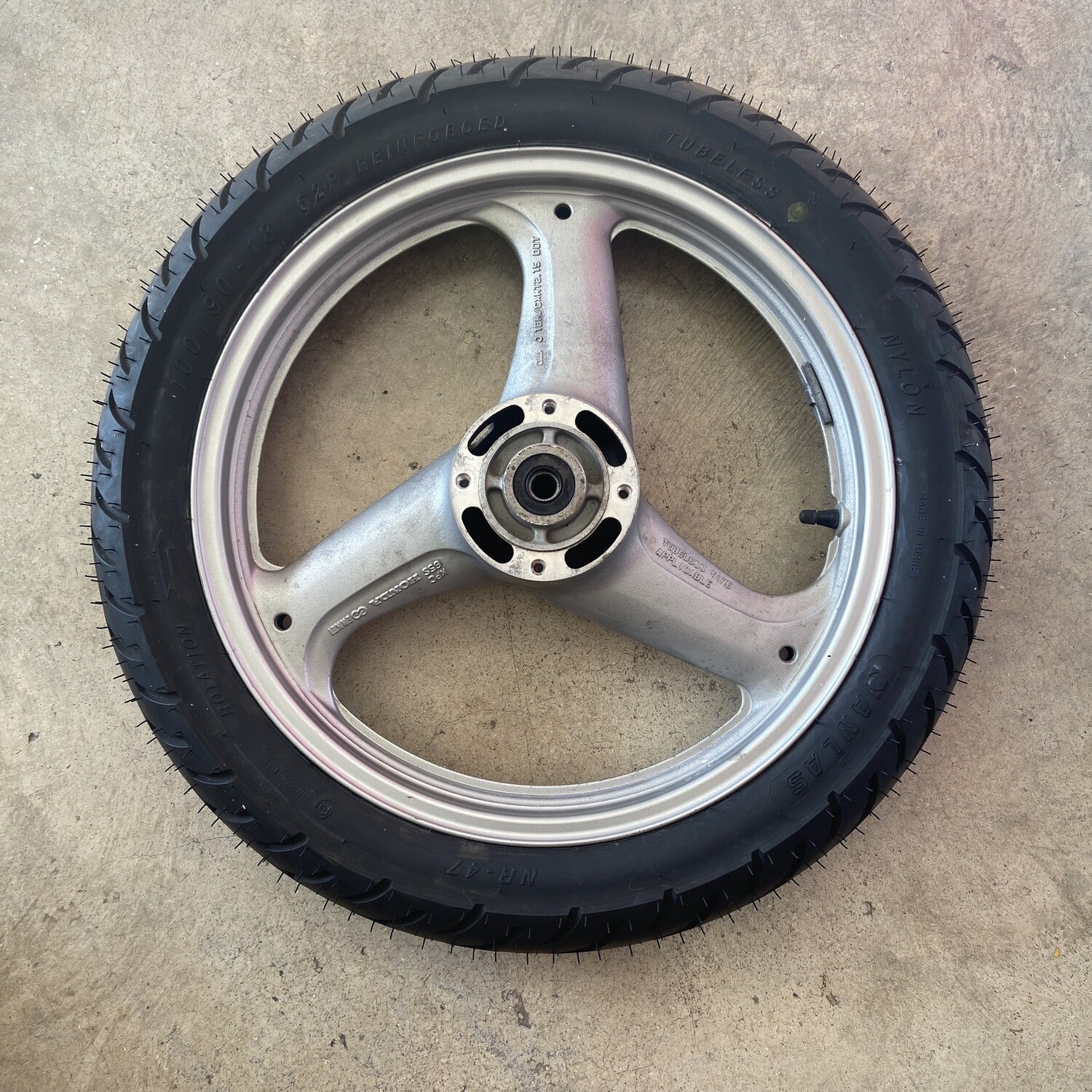 Llanta delantera HONDA VARADERO 125 2004