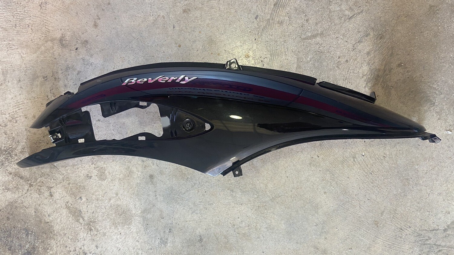 Lateral trasero derecho PIAGGIO BEVERLY 300ie 2009