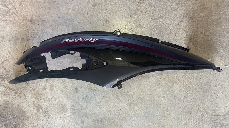 Lateral trasero derecho PIAGGIO BEVERLY 300ie 2009