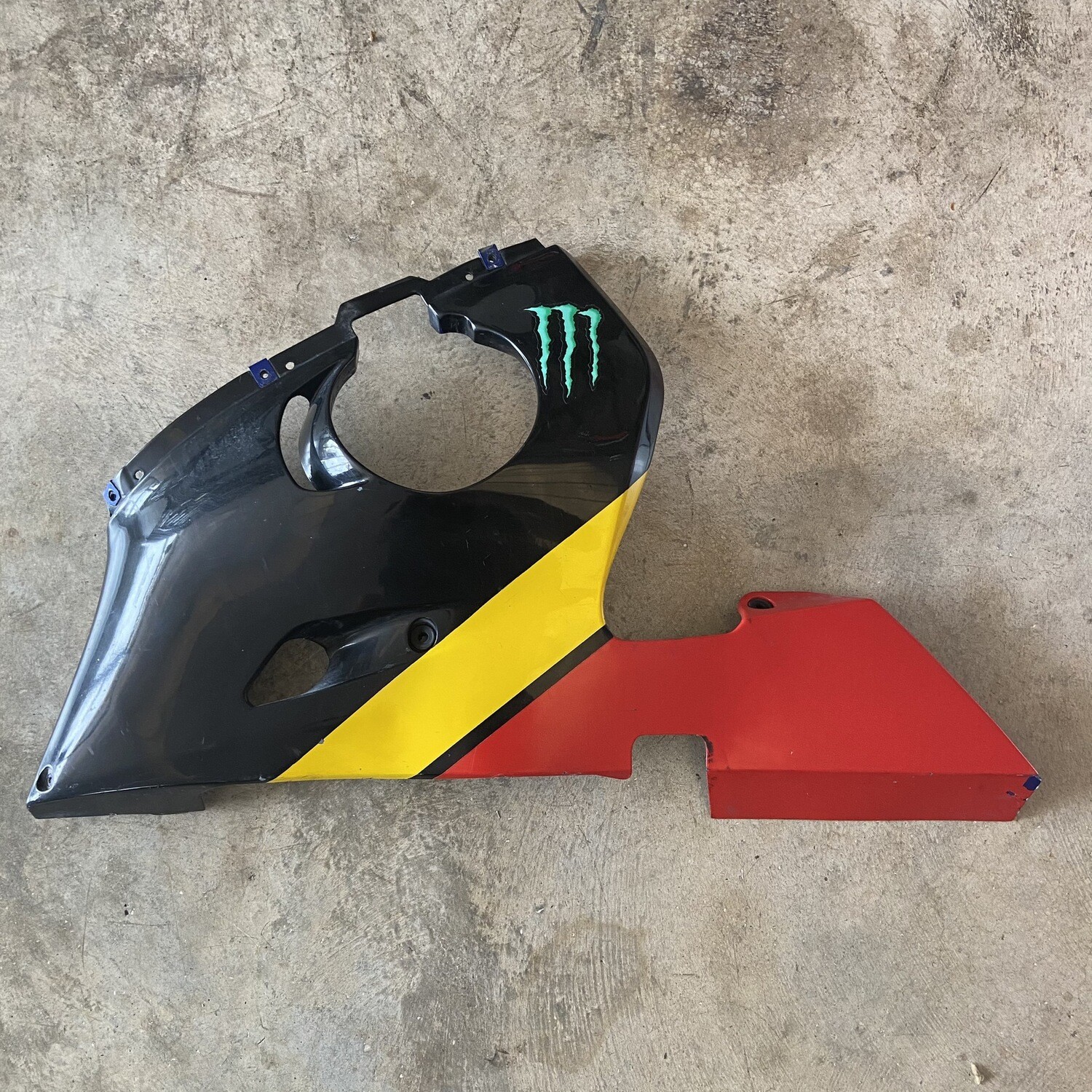 Killa izquierda YAMAHA R6 1999-2002 CARBURACIÓN