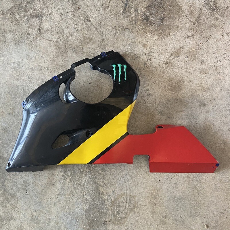 Killa izquierda YAMAHA R6 1999-2002 CARBURACIÓN