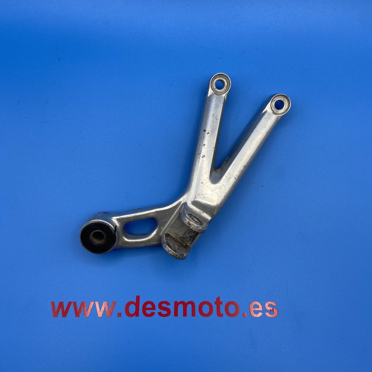 Estribera trasera derecha YAMAHA R6 1999-2002 CARBURACION