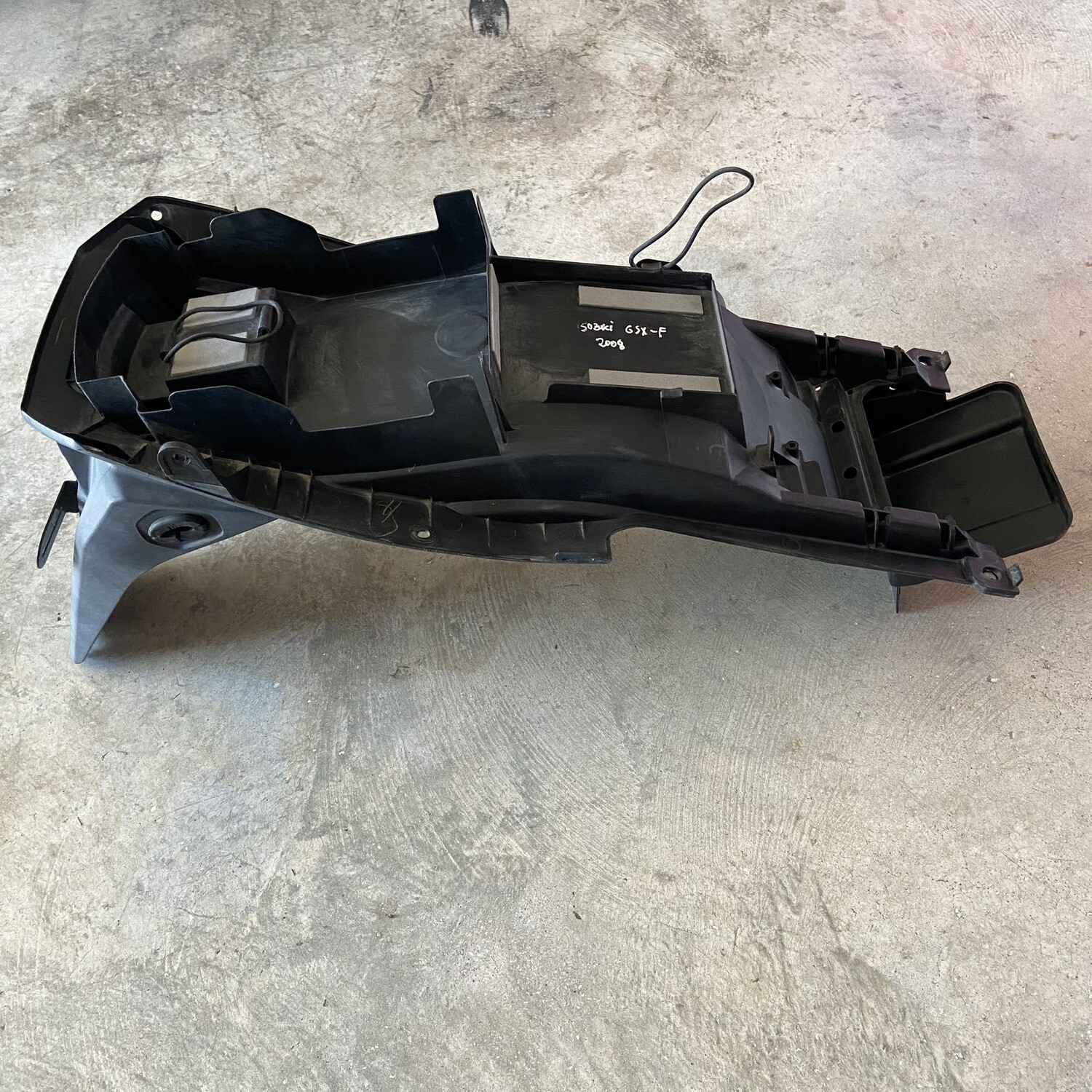 Pase de rueda trasero con portamatriculas SUZUKI GSX-F 650 2004-2008