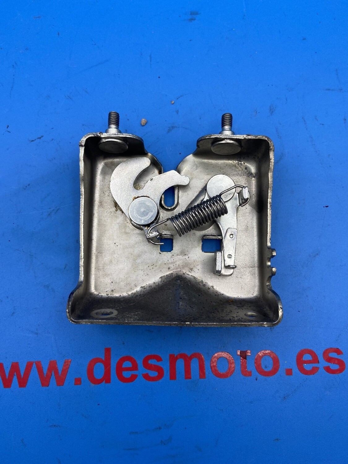 Cierre asiento HONDA DYLAN 125 2002-2006