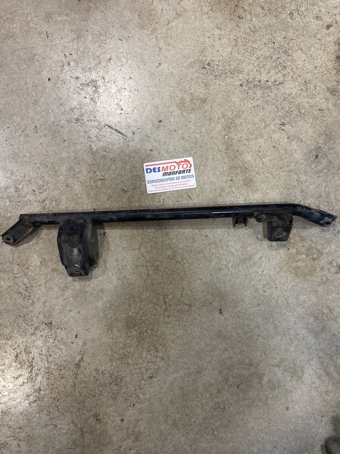 Estribo matalico derecho HONDA DYLAN 125